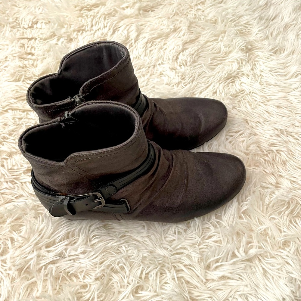 Comfortable Baretraps boots